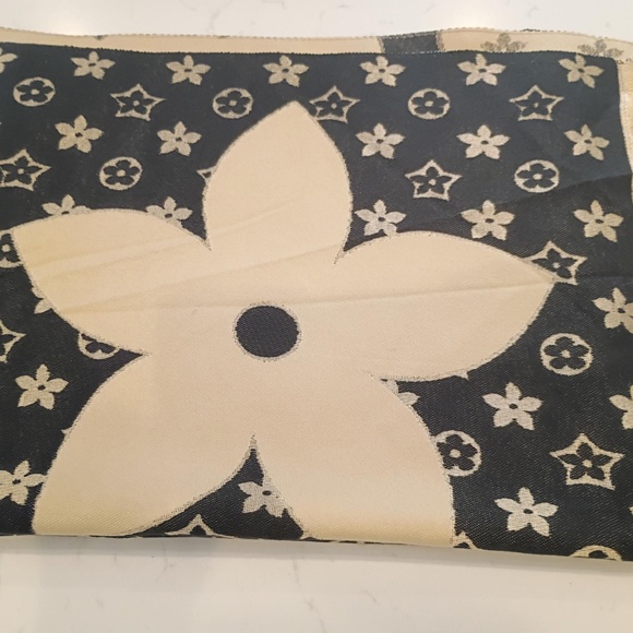 💋Fashion Scarf *New - Picture 2 of 3